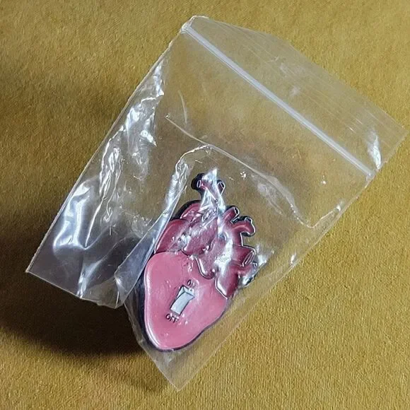OnâOffâSwitch AnatomicalâHeartâEnamelâPin - Picture 5 of 8
